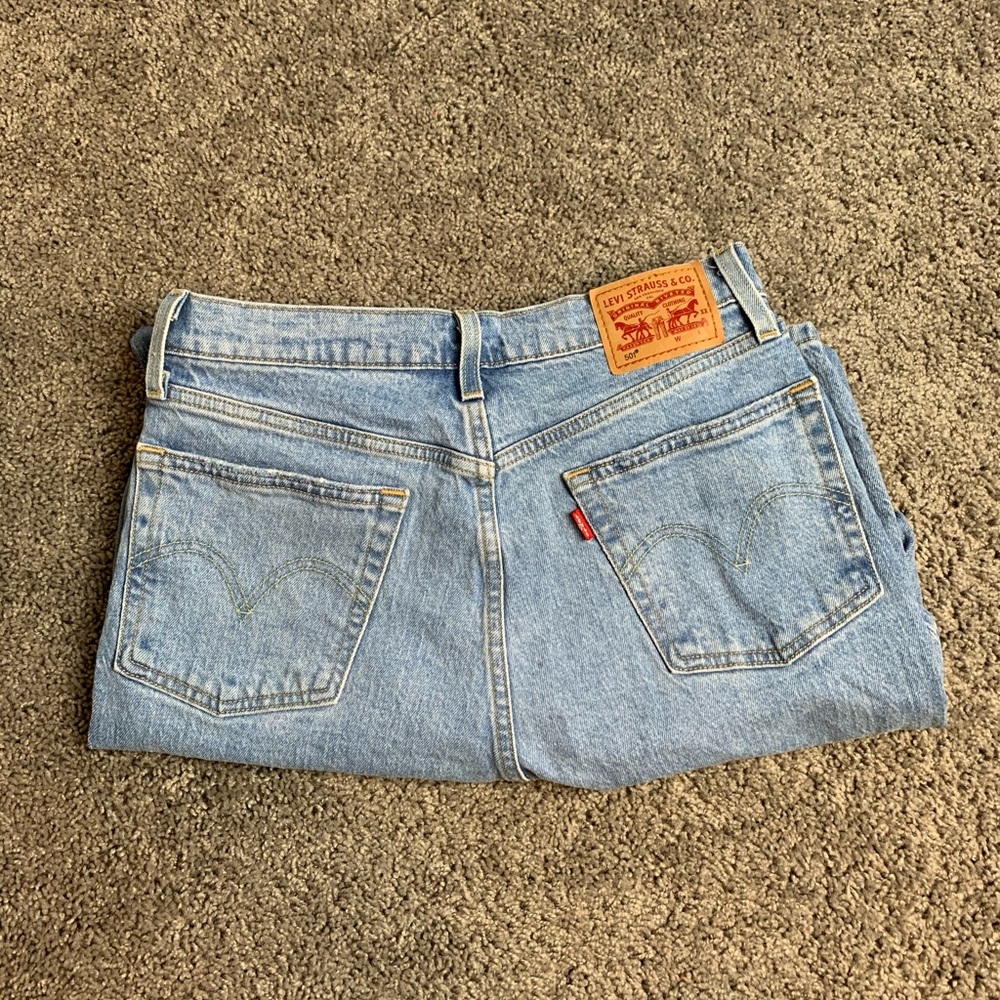 Light Wash Blue Denim Levi’s Jeans